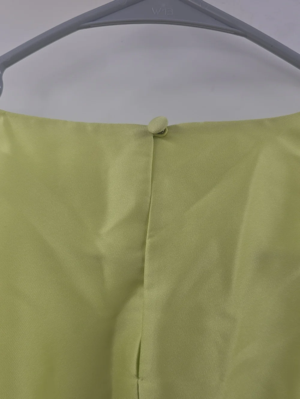 Banana Republic Sleeveless Pleated Midi Dress in Lime